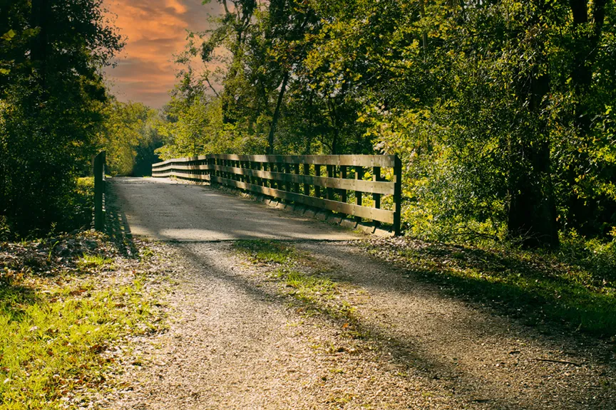 The bridge over Como Bayou