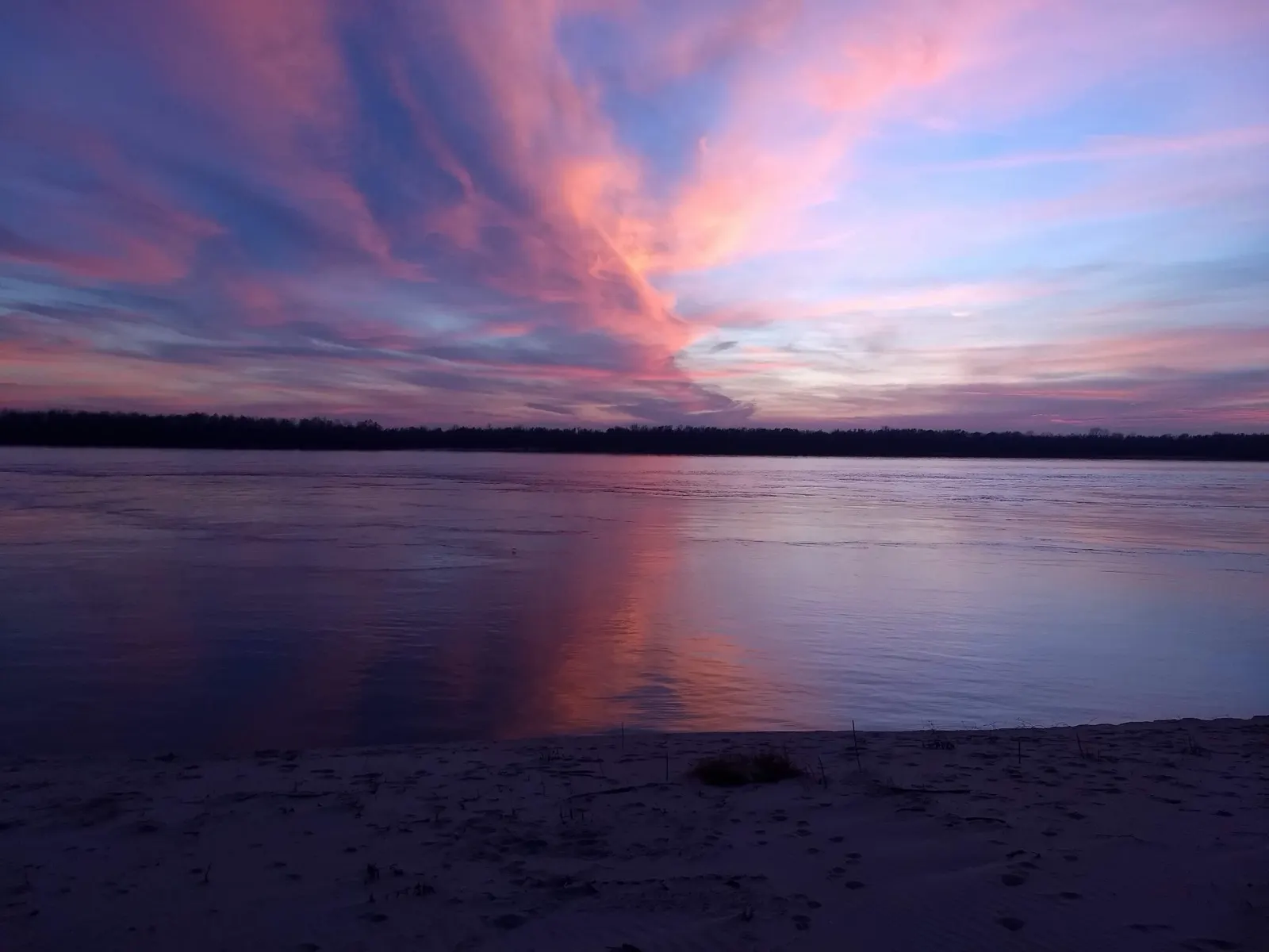 Winter sunset on the river